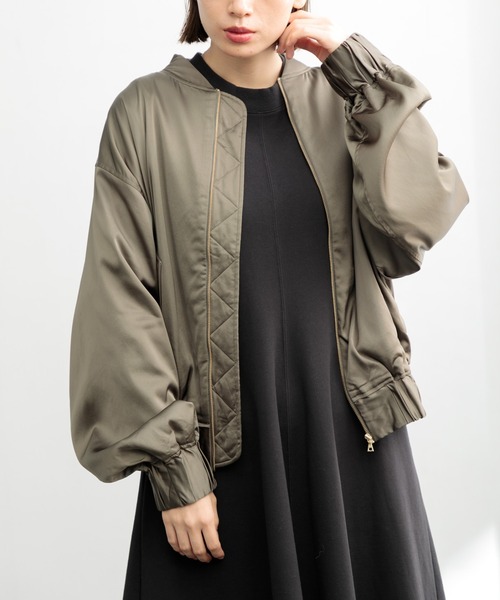 AMERICAN RAG CIE（アメリカンラグシー）の「サテンブルゾン（ブルゾン・レディース・カーキ/ベージュ・FREE）」の2枚目の写真