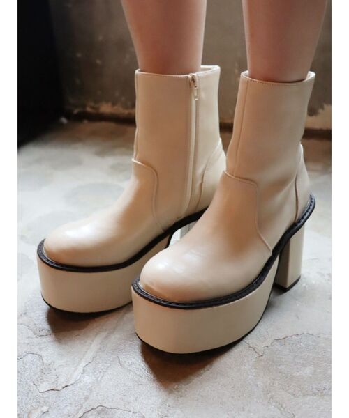 EVRIS（エヴリス）の「ミドルプラットフォームブーツ（ブーツ・レディース・ブラック/アイボリー・SMALL/MEDIUM/LARGE）」の2枚目の写真