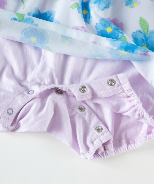 KP（ケーピー）の「水彩花柄シフォン切り替えショートオール(Free 70-80cm)（ロンパース・キッズ・ピンク/ブルー・FREE）」の6枚目の写真