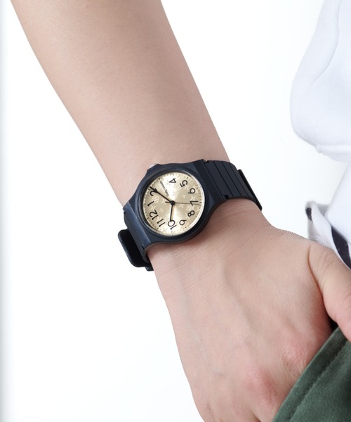 Daily russet（デイリー ラシット）の「【プチプラ！】ブラックラバーウォッチ（アナログ腕時計・レディース・ブラック/グレー/シルバー/ゴールド・FREE）」の13枚目の写真