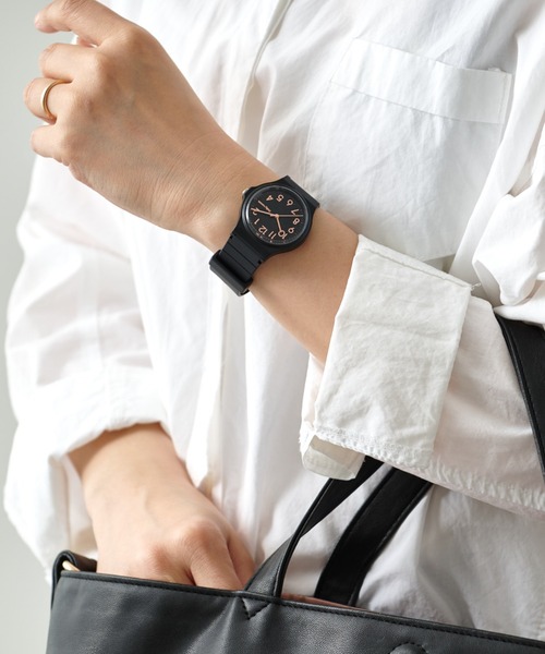 Daily russet（デイリー ラシット）の「【プチプラ！】ブラックラバーウォッチ（アナログ腕時計・レディース・ブラック/グレー/シルバー/ゴールド・FREE）」の17枚目の写真