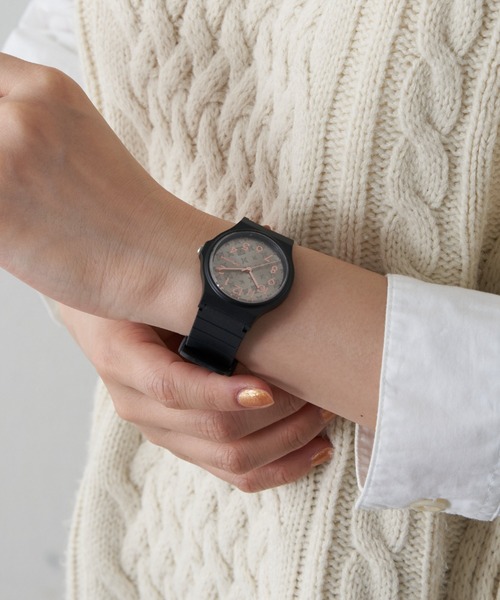 Daily russet（デイリー ラシット）の「【プチプラ！】ブラックラバーウォッチ（アナログ腕時計・レディース・ブラック/グレー/シルバー/ゴールド・FREE）」の9枚目の写真