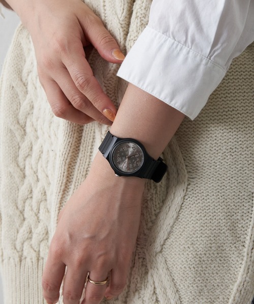 Daily russet（デイリー ラシット）の「【プチプラ！】ブラックラバーウォッチ（アナログ腕時計・レディース・ブラック/グレー/シルバー/ゴールド・FREE）」の10枚目の写真