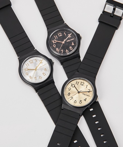 Daily russet（デイリー ラシット）の「【プチプラ！】ブラックラバーウォッチ（アナログ腕時計・レディース・ブラック/グレー/シルバー/ゴールド・FREE）」の5枚目の写真