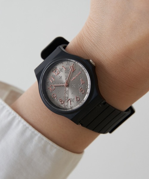 Daily russet（デイリー ラシット）の「【プチプラ！】ブラックラバーウォッチ（アナログ腕時計・レディース・ブラック/グレー/シルバー/ゴールド・FREE）」の11枚目の写真