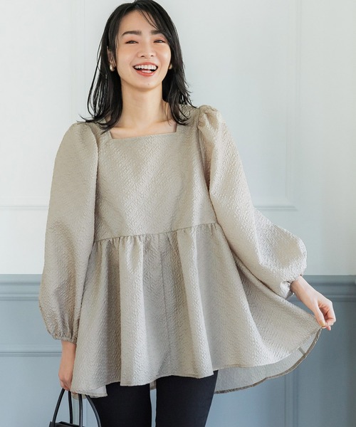 coca(coca)(コカ)の「エンボスブラウス(シャツ/ブラウス・レディース・ライトベージュ/ブラック・M/L)」の2枚目の写真