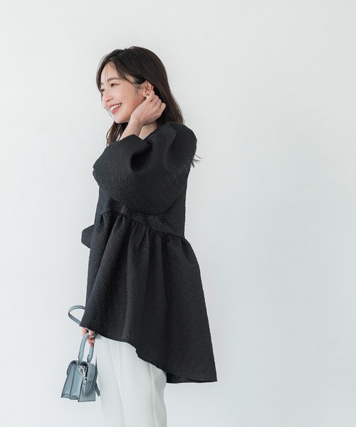 coca(coca)(コカ)の「エンボスブラウス(シャツ/ブラウス・レディース・ライトベージュ/ブラック・M/L)」の4枚目の写真