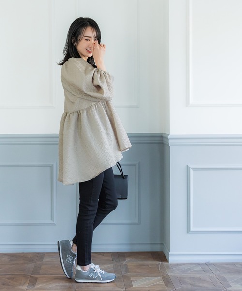 coca(coca)(コカ)の「エンボスブラウス(シャツ/ブラウス・レディース・ライトベージュ/ブラック・M/L)」の11枚目の写真