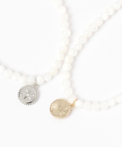 BAYFLOW（ベイフロー）の「マザーオパールエラブレスレット（ブレスレット・レディース・ライトグレー/イエロー・FREE）」の6枚目の写真