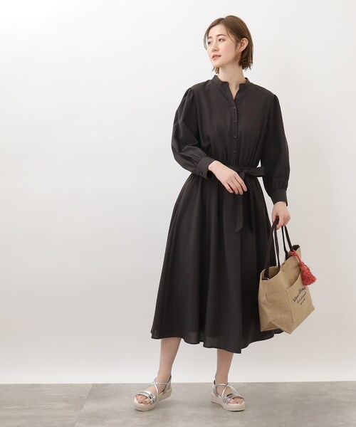 grove（グローブ）の「◆キレイ目＆リラクシーが叶うフィット＆フレアワンピース（ワンピース・レディース・ライトグリーン/ブラウン系その他/ライトベージュ・02/03/01/05/04）」の2枚目の写真