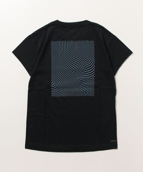 NEW BALANCE(ニューバランス)の「Relentless グラフィック ショートスリーブTシャツ(Tシャツ/カットソー・レディース・ホワイト系その他/ブラック系その他2・SMALL/X-LARGE/LARGE/MEDIUM)」の5枚目の写真