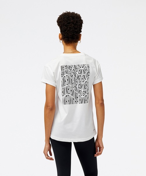 NEW BALANCE(ニューバランス)の「Relentless グラフィック ショートスリーブTシャツ(Tシャツ/カットソー・レディース・ホワイト系その他/ブラック系その他2・SMALL/X-LARGE/LARGE/MEDIUM)」の2枚目の写真