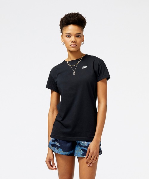 NEW BALANCE(ニューバランス)の「Relentless グラフィック ショートスリーブTシャツ(Tシャツ/カットソー・レディース・ホワイト系その他/ブラック系その他2・SMALL/X-LARGE/LARGE/MEDIUM)」の1枚目の写真