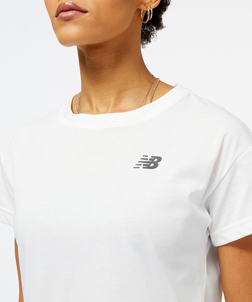 NEW BALANCE(ニューバランス)の「Relentless グラフィック ショートスリーブTシャツ(Tシャツ/カットソー・レディース・ホワイト系その他/ブラック系その他2・SMALL/X-LARGE/LARGE/MEDIUM)」の8枚目の写真