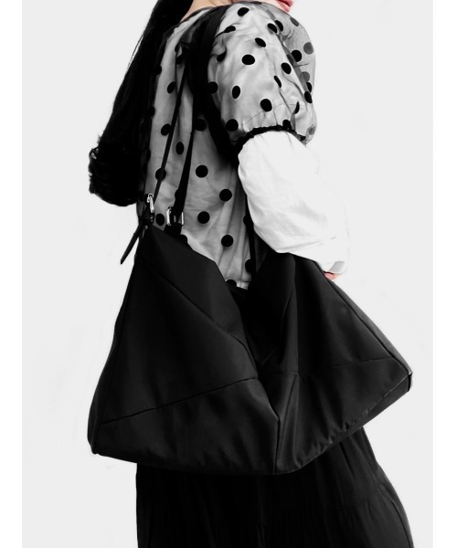 LVEU.（ラブユ.）の「Double strap tote bag / ダブルストラップトートバッグ(Ai select)（トートバッグ・レディース・ブラック/ブルー・FREE）」の2枚目の写真