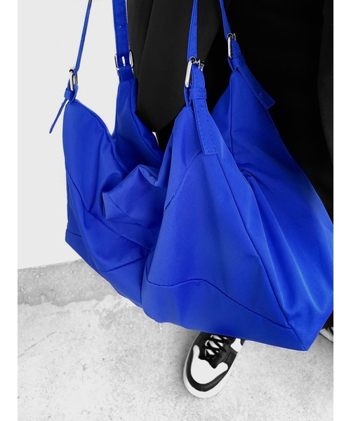 LVEU.（ラブユ.）の「Double strap tote bag / ダブルストラップトートバッグ(Ai select)（トートバッグ・レディース・ブラック/ブルー・FREE）」の6枚目の写真