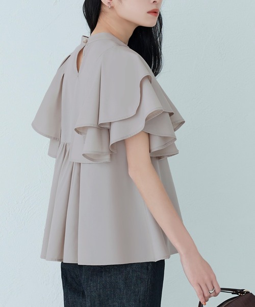 RUIRUE BOUTIQUE(ルイルエブティック)の「レイヤードケープ・キーネックブラウス | 半袖 キーネック トップス 体型カバー オフィスカジュアル ボリュームスリーブ レイヤード ケープ 通勤服 華やか ブラウス(シャツ/ブラウス・レディース・パープル/ネイビー/グレイッシュベージュ・LL/S/3L/M/L)」の6枚目の写真