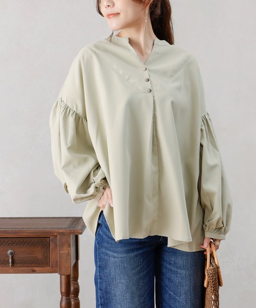 Chez toi(シェトワ)の「スリットネック袖ボリュームブラウス(シャツ/ブラウス・レディース・カーキ/オフホワイト/ブルー/ネイビー・FREE)」の13枚目の写真