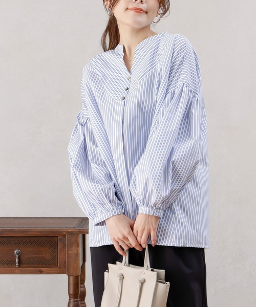 Chez toi(シェトワ)の「スリットネック袖ボリュームブラウス(シャツ/ブラウス・レディース・カーキ/オフホワイト/ブルー/ネイビー・FREE)」の10枚目の写真