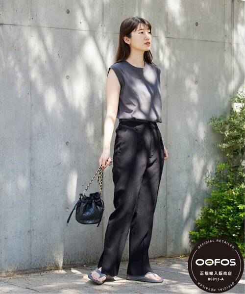 OOFOS（ウーフォス）の「《追加》【OOFOS/ウーフォス】OOriginal：サンダル（サンダル・レディース・カーキ/ブラック/チャコールグレー/ベージュ系その他・22cm/23cm/24cm/25cm）」の9枚目の写真