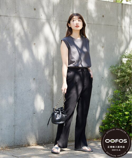 OOFOS（ウーフォス）の「《追加》【OOFOS/ウーフォス】OOriginal：サンダル（サンダル・レディース・カーキ/ブラック/チャコールグレー/ベージュ系その他・22cm/23cm/24cm/25cm）」の10枚目の写真