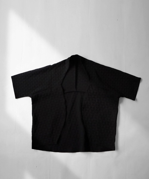 antiqua(アンティカ)の「幾何学模様柄ドルマンジャケット(ノーカラージャケット・レディース・ブラック・FREE)」の7枚目の写真