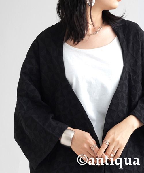 antiqua(アンティカ)の「幾何学模様柄ドルマンジャケット(ノーカラージャケット・レディース・ブラック・FREE)」の8枚目の写真