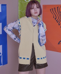 ステッチ風フロントジップハイネックベスト