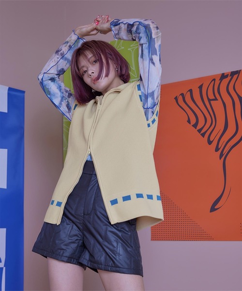 miette（ミエット）の「ｽﾃｯﾁ風ﾌﾛﾝﾄｼﾞｯﾌﾟﾊｲﾈｯｸﾍﾞｽﾄ（ニット/セーター・レディース・ブラック/アイボリー・FREE）」の3枚目の写真