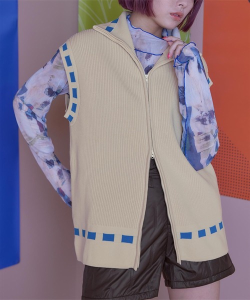 miette（ミエット）の「ｽﾃｯﾁ風ﾌﾛﾝﾄｼﾞｯﾌﾟﾊｲﾈｯｸﾍﾞｽﾄ（ニット/セーター・レディース・ブラック/アイボリー・FREE）」の5枚目の写真