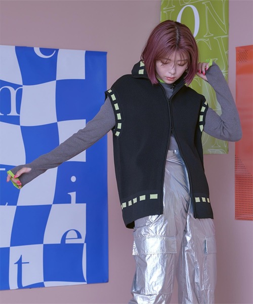 miette（ミエット）の「ｽﾃｯﾁ風ﾌﾛﾝﾄｼﾞｯﾌﾟﾊｲﾈｯｸﾍﾞｽﾄ（ニット/セーター・レディース・ブラック/アイボリー・FREE）」の7枚目の写真