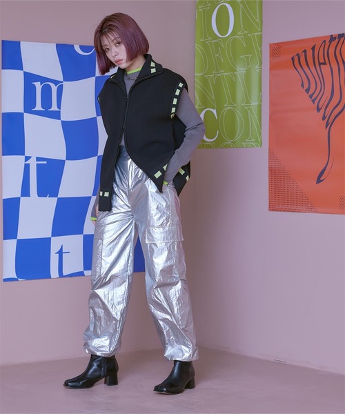 miette（ミエット）の「ｽﾃｯﾁ風ﾌﾛﾝﾄｼﾞｯﾌﾟﾊｲﾈｯｸﾍﾞｽﾄ（ニット/セーター・レディース・ブラック/アイボリー・FREE）」の8枚目の写真