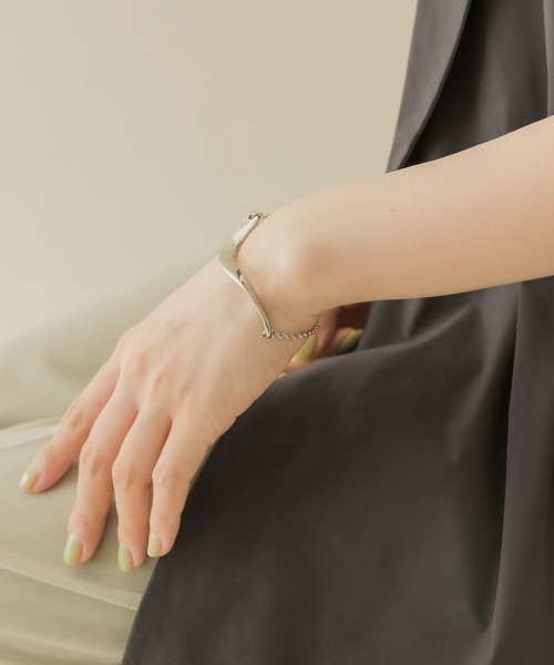 SMELLY（スメリー）の「ツイストプレートチェーンマンテルブレスレット（ブレスレット・レディース・シルバー/ゴールド・-）」の3枚目の写真
