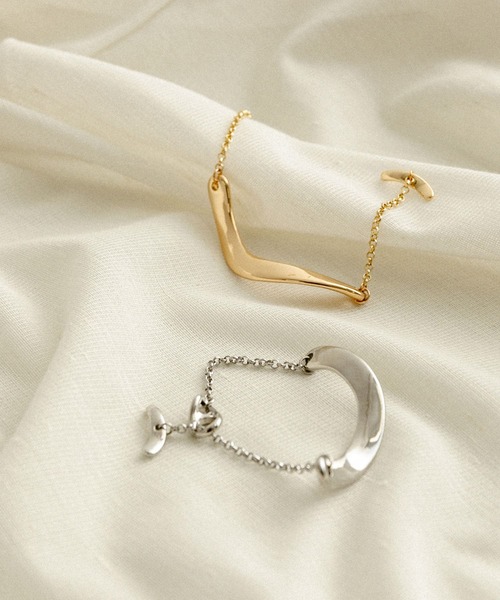 SMELLY（スメリー）の「ツイストプレートチェーンマンテルブレスレット（ブレスレット・レディース・シルバー/ゴールド・-）」の5枚目の写真