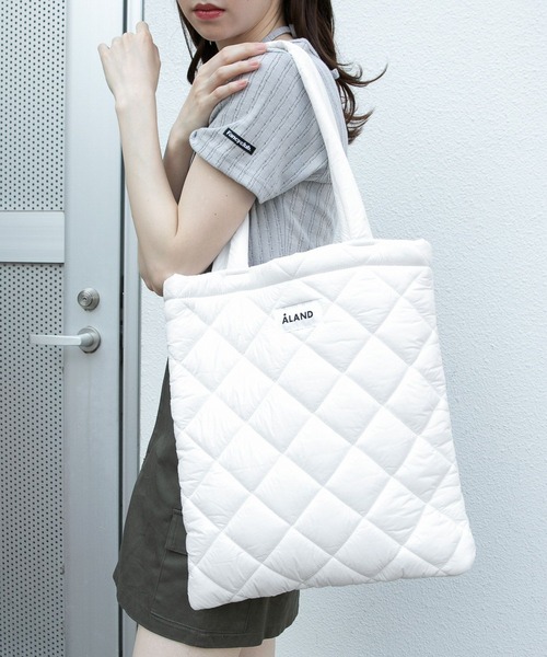 ALAND(エーランド)の「【UNISEX】ALAND/キルティングトート 2974238(トートバッグ・レディース・ホワイト/ブラック/ブルー/オレンジ/ライトグレー/ライトブルー/ピンクベージュ・ONE SIZE)」の2枚目の写真