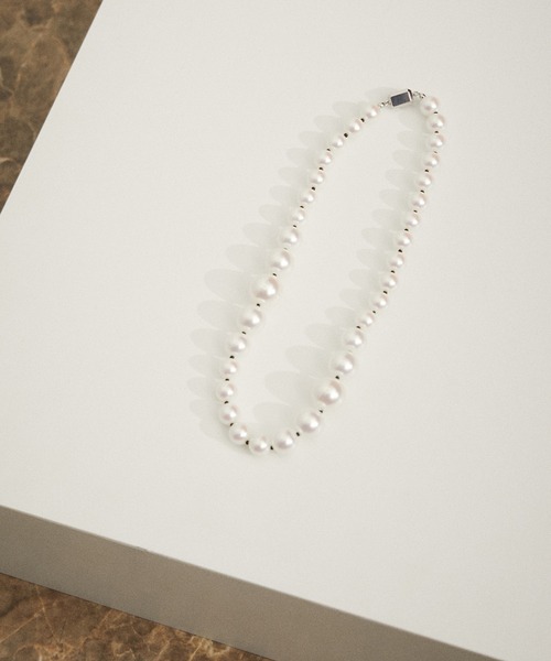 ADAM ET ROPE'（アダムエロペ）の「【NUMBERING】PEARL NECKLACE（ネックレス・レディース・ピンク/ブラック・FREE）」の2枚目の写真