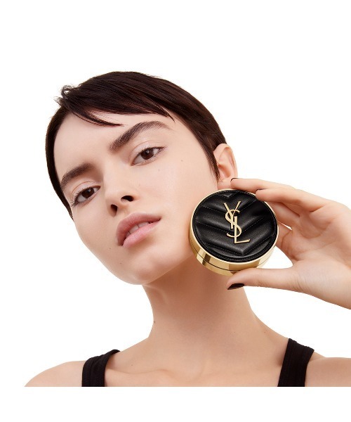 Yves Saint Laurent Beaute（イヴ・サンローラン・ボーテ）の「アンクル ド ポー ルクッションＮ（レフィル）（ファンデーション・レディース・35 - 黄みよりの健康的な肌色/25 - 黄みよりのやや明るい肌色/15 - 黄みよりの明るい肌色/20 - やや明るめの肌色/30 - 健康的な肌色/10 - 明るい肌色・FREE）」の16枚目の写真