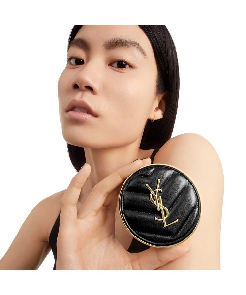 Yves Saint Laurent Beaute（イヴ・サンローラン・ボーテ）の「アンクル ド ポー ルクッションＮ（レフィル）（ファンデーション・レディース・35 - 黄みよりの健康的な肌色/25 - 黄みよりのやや明るい肌色/15 - 黄みよりの明るい肌色/20 - やや明るめの肌色/30 - 健康的な肌色/10 - 明るい肌色・FREE）」の20枚目の写真