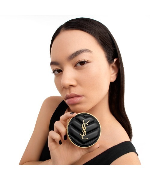 Yves Saint Laurent Beaute（イヴ・サンローラン・ボーテ）の「アンクル ド ポー ルクッションＮ（レフィル）（ファンデーション・レディース・35 - 黄みよりの健康的な肌色/25 - 黄みよりのやや明るい肌色/15 - 黄みよりの明るい肌色/20 - やや明るめの肌色/30 - 健康的な肌色/10 - 明るい肌色・FREE）」の18枚目の写真