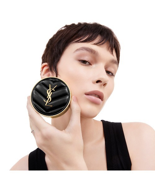 Yves Saint Laurent Beaute（イヴ・サンローラン・ボーテ）の「アンクル ド ポー ルクッションＮ（レフィル）（ファンデーション・レディース・35 - 黄みよりの健康的な肌色/25 - 黄みよりのやや明るい肌色/15 - 黄みよりの明るい肌色/20 - やや明るめの肌色/30 - 健康的な肌色/10 - 明るい肌色・FREE）」の12枚目の写真