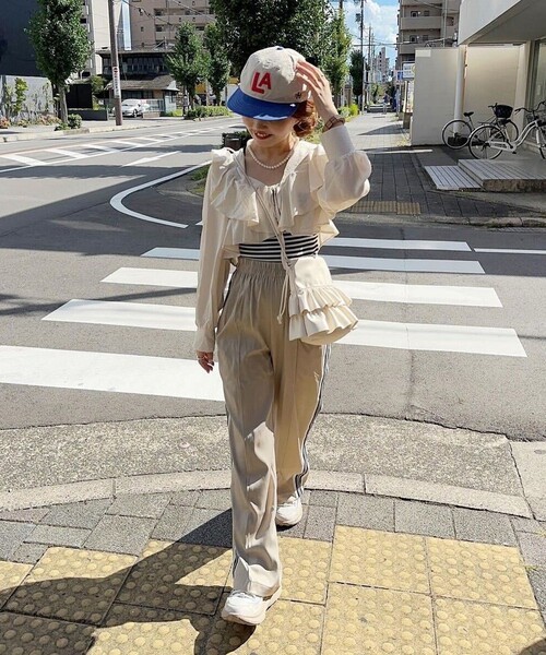 FREAK'S STORE(フリークスストア)の「インフルエンサーyukie × FREAKSSTORE × EFOLE/インフルエンサー ユキエ × フリークスストア × エフォル 限定展開 フェイクレザー フリル ドローストリング ショルダーバッグ (別注フリルバケットバック)(ショルダーバッグ・レディース・ブラック/シルバー/オフホワイト・ONE SIZE)」の20枚目の写真