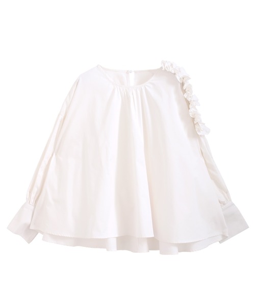 O.S.K（オーエスケー）の「[O.S.K]アシメ肩立体フリルブラウス