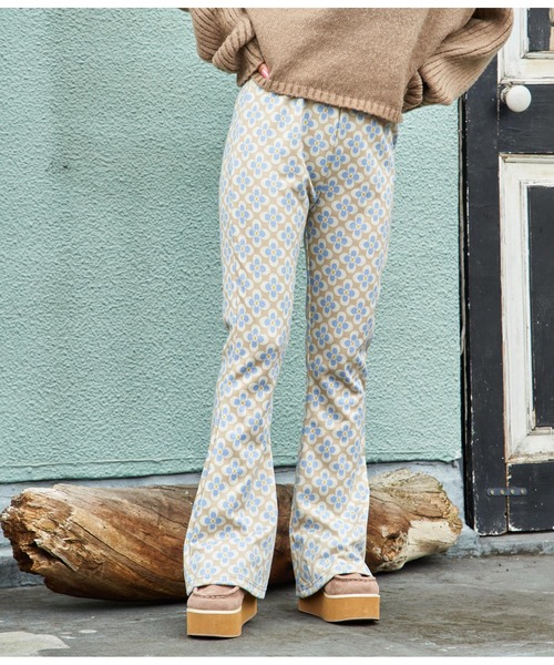 anap mimpi(アナップミンピ)の「レトロフラワーニットソーフレアパンツ(その他パンツ・レディース・ベージュ/グリーン・FREE)」の11枚目の写真