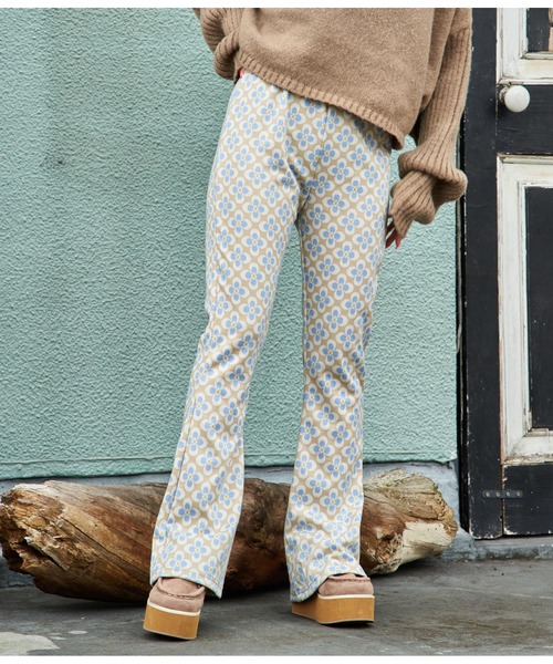 anap mimpi(アナップミンピ)の「レトロフラワーニットソーフレアパンツ(その他パンツ・レディース・ベージュ/グリーン・FREE)」の10枚目の写真