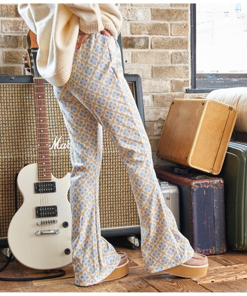 anap mimpi(アナップミンピ)の「レトロフラワーニットソーフレアパンツ(その他パンツ・レディース・ベージュ/グリーン・FREE)」の14枚目の写真