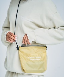 EMMA NOVEMBER　（エマノーヴェンバー）の「Embroidery ナイロン サコッシュ（ショルダーバッグ）」