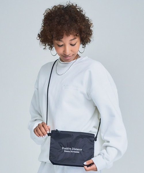 EMMA NOVEMBER (エマノーヴェンバー)の「Embroidery ナイロン サコッシュ(ショルダーバッグ・メンズ・サンドベージュ/ネイビー/ブラック/オリーブ/オフホワイト・FREE)」の13枚目の写真