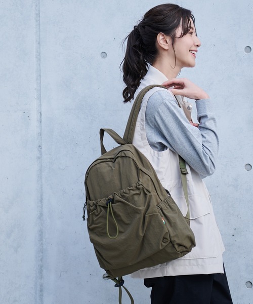 Arnold Palmer(アーノルドパーマー)の「ドローコード シェア リュック(バックパック/リュック・レディース・ブラック/カーキ・F)」の16枚目の写真