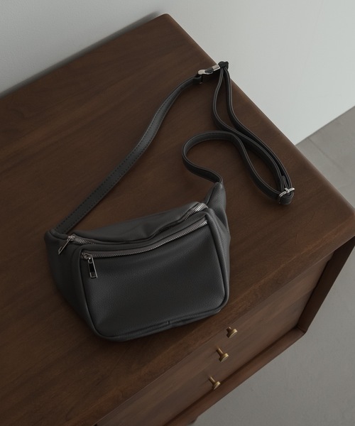 loose body bag / 合皮ボディバッグ（ショルダーバッグ）｜remer