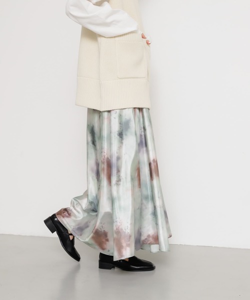 SENSE OF PLACE by URBAN RESEARCH（センスオブプレイスバイアーバンリサーチ）の「ボカシプリントロングスカート（スカート・レディース・ブルー/ブラック/グリーン・SMALL/MEDIUM）」の10枚目の写真